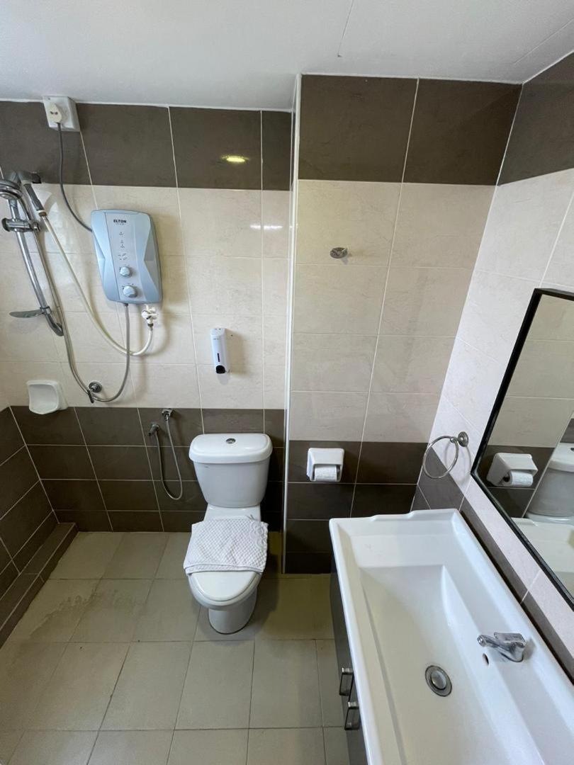 N&L Hotel קואלה טרנגאנו מראה חיצוני תמונה
