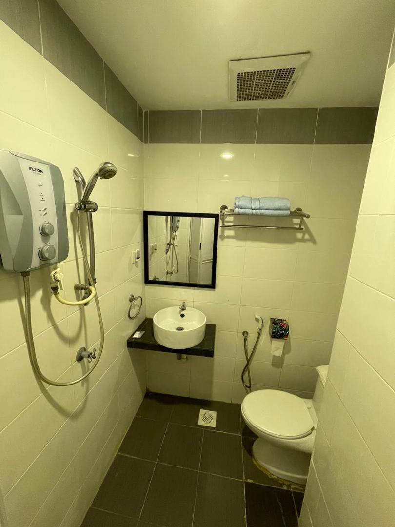 N&L Hotel קואלה טרנגאנו מראה חיצוני תמונה