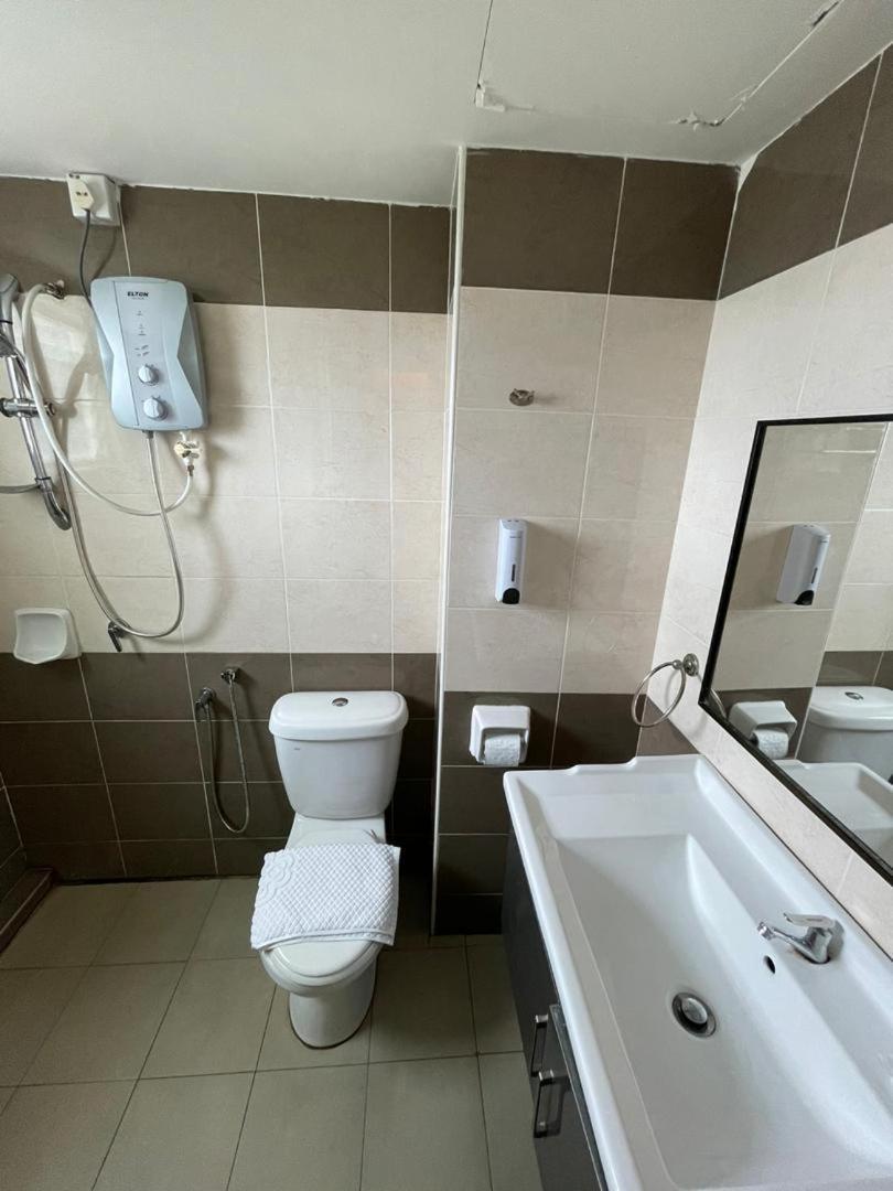 N&L Hotel קואלה טרנגאנו מראה חיצוני תמונה