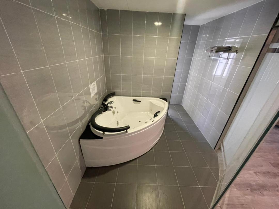 N&L Hotel קואלה טרנגאנו מראה חיצוני תמונה